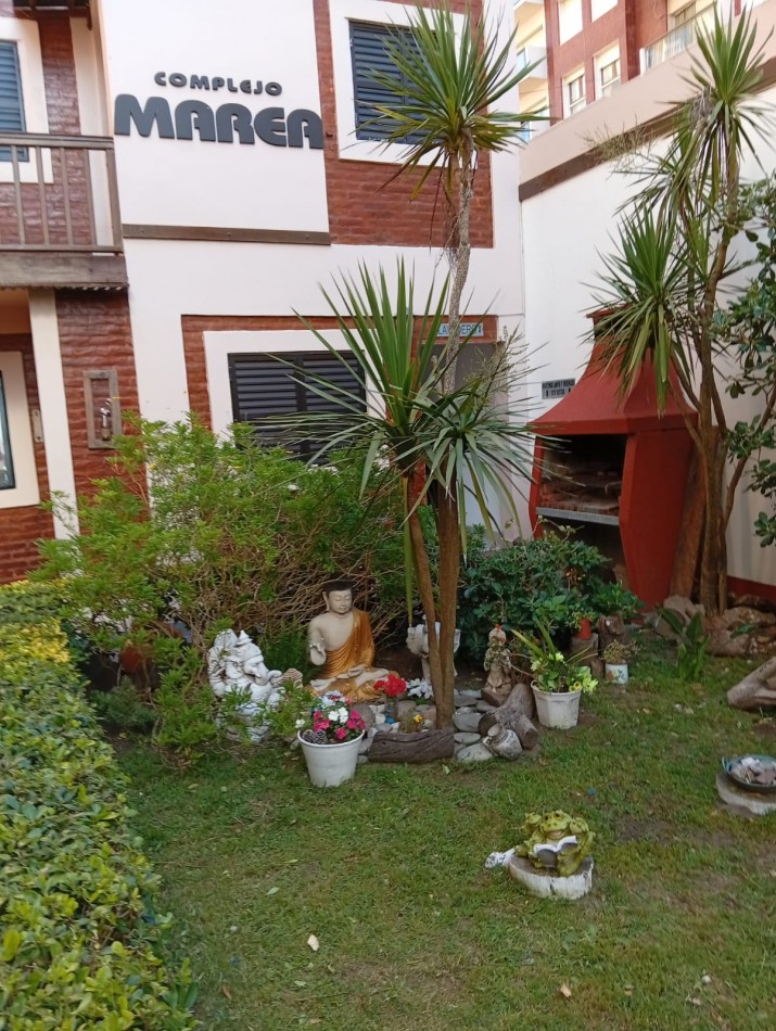 Complejo de Departamentos y Local.- Ubicado en Pleno centro de Mar de Ajo