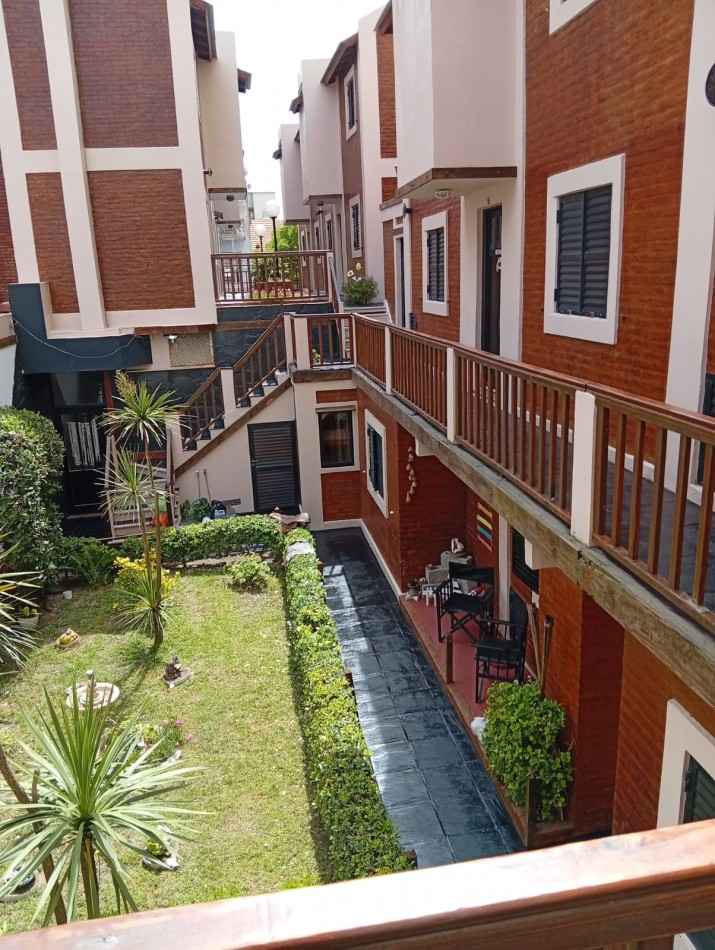 Complejo de Departamentos y Local.- Ubicado en Pleno centro de Mar de Ajo