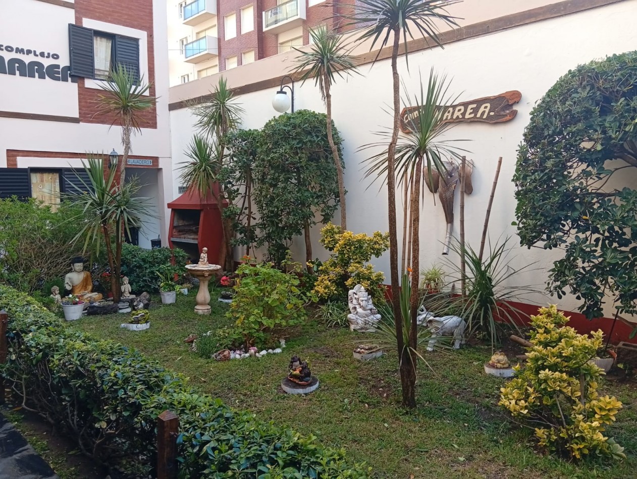 Complejo de Departamentos y Local.- Ubicado en Pleno centro de Mar de Ajo