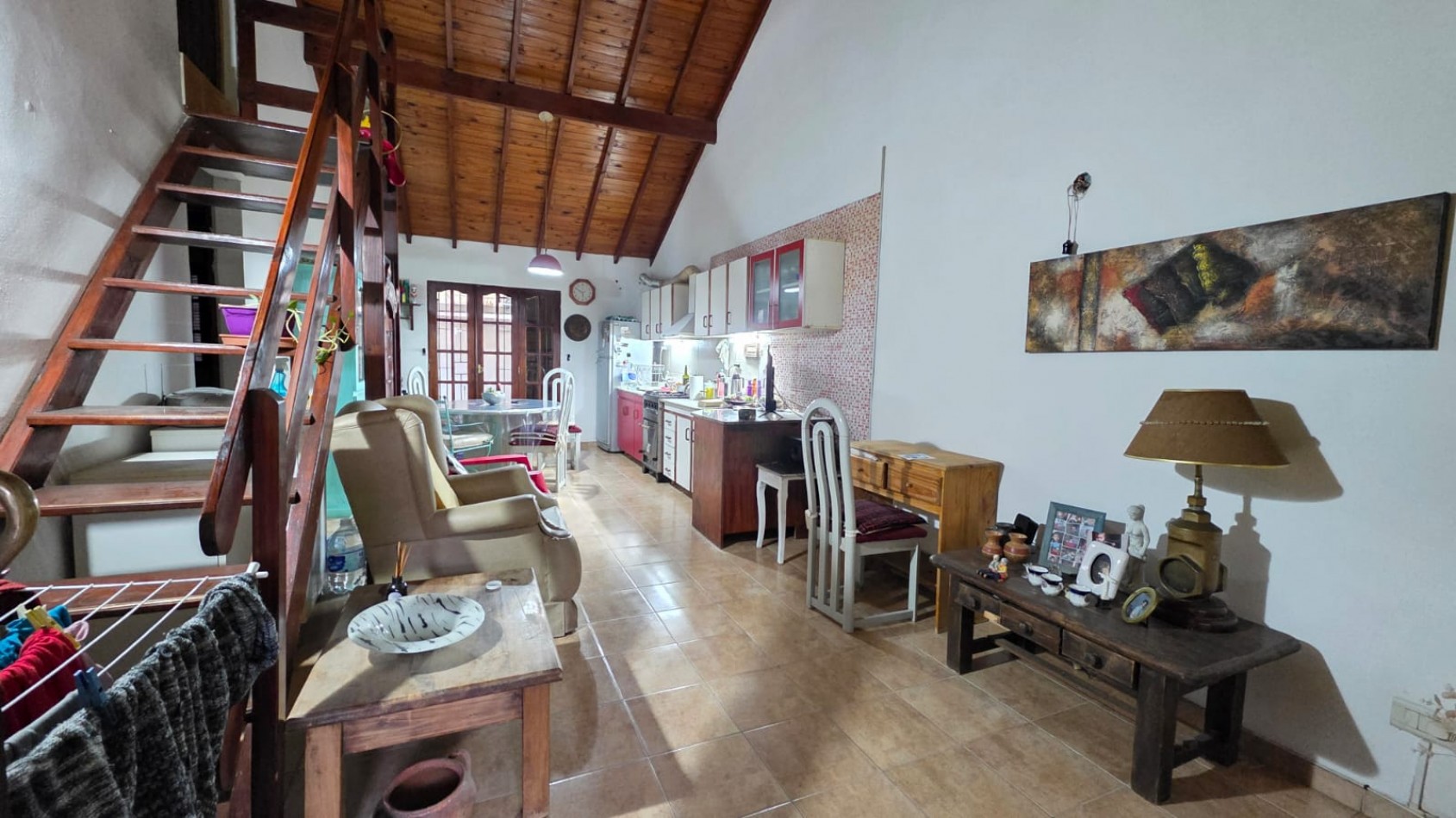 chalet de 4 ambientes sobre la calle La Rioja al 1100