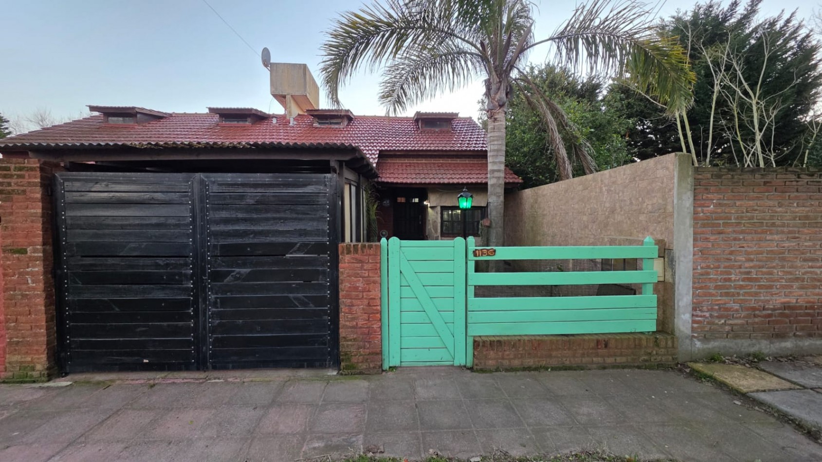 chalet de 4 ambientes sobre la calle La Rioja al 1100