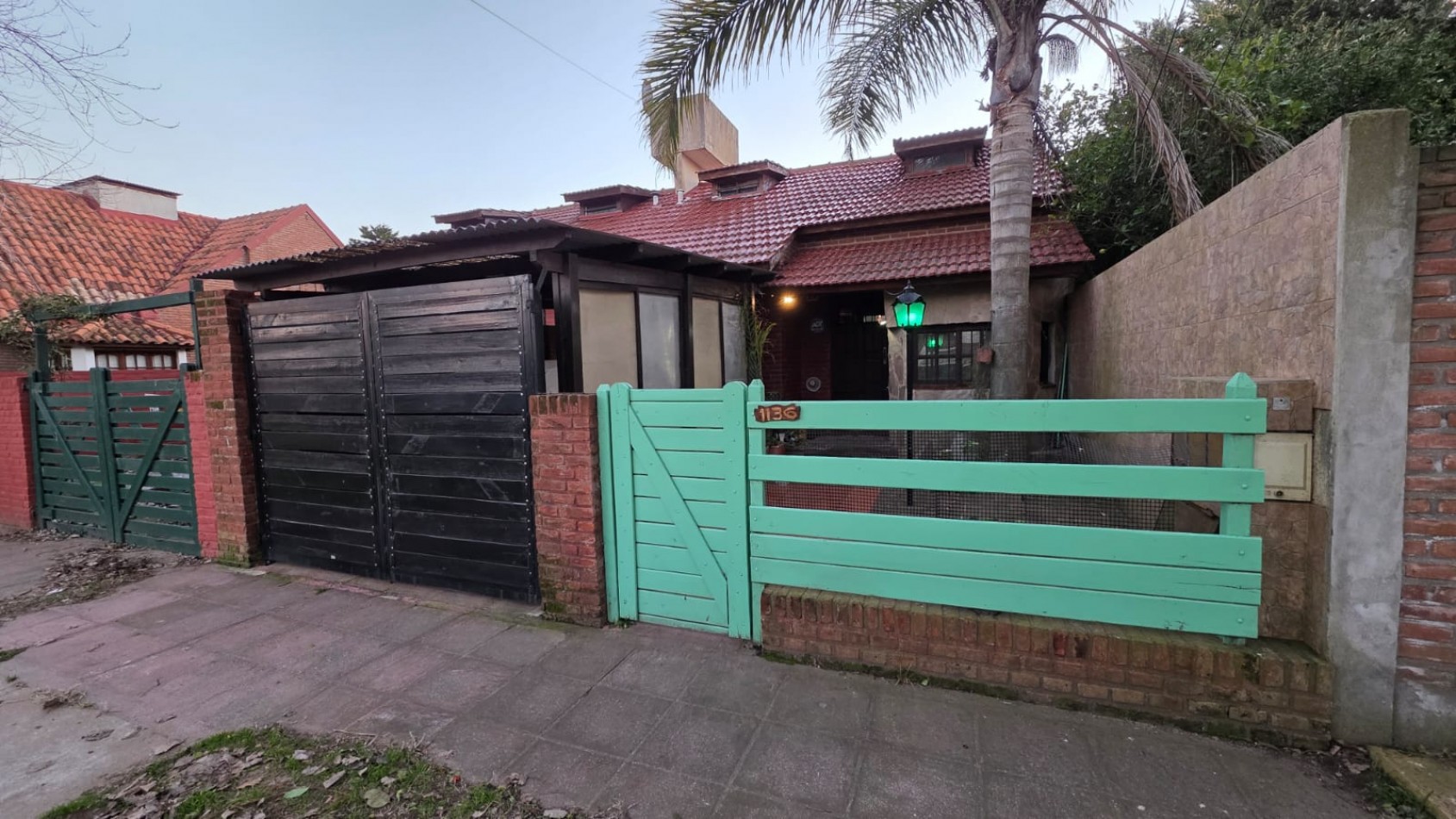 chalet de 4 ambientes sobre la calle La Rioja al 1100