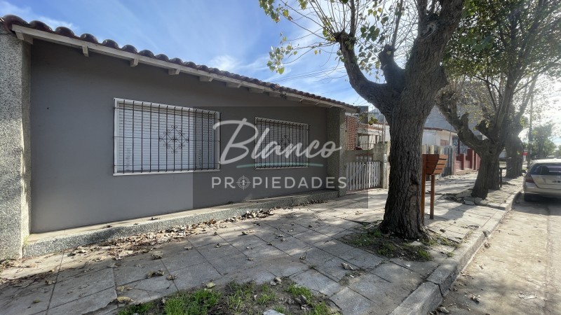 OPORTUNIDAD CASA DE 3 AMBIENTES AL FRENTE!!!