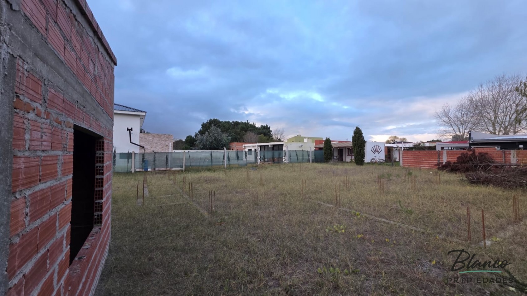IDEAL PARA VIVIENDA PERMANENTE - CASA A TERMINAR EN BARRIO SAN RAFAEL