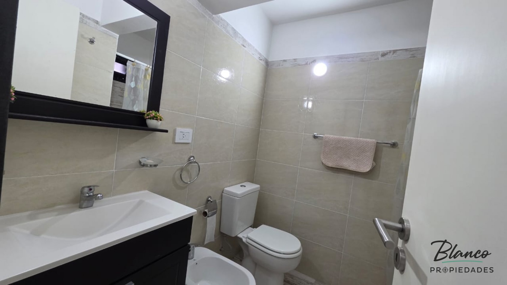 HERMOSO DPTO DE 3 AMBIENTES A MTS DEL MAR CON TERRAZA PROPIA!!!