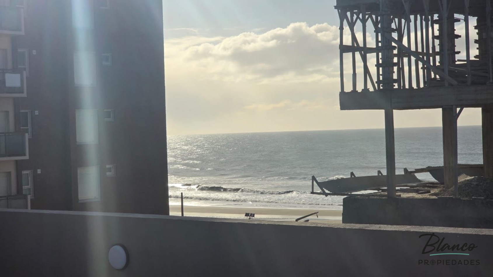 HERMOSO DPTO DE 3 AMBIENTES A MTS DEL MAR CON TERRAZA PROPIA!!!