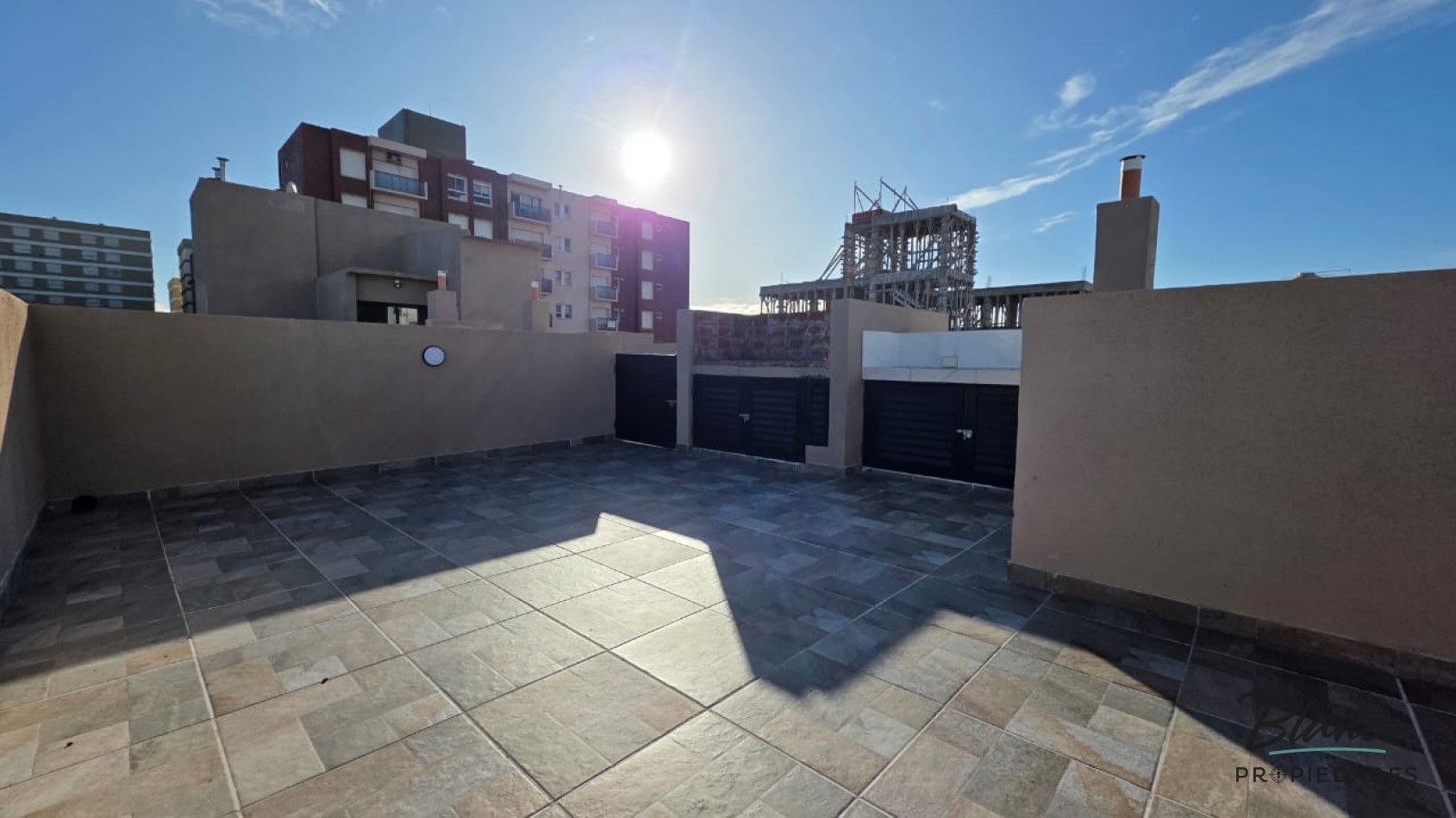 HERMOSO DPTO DE 3 AMBIENTES A MTS DEL MAR CON TERRAZA PROPIA!!!