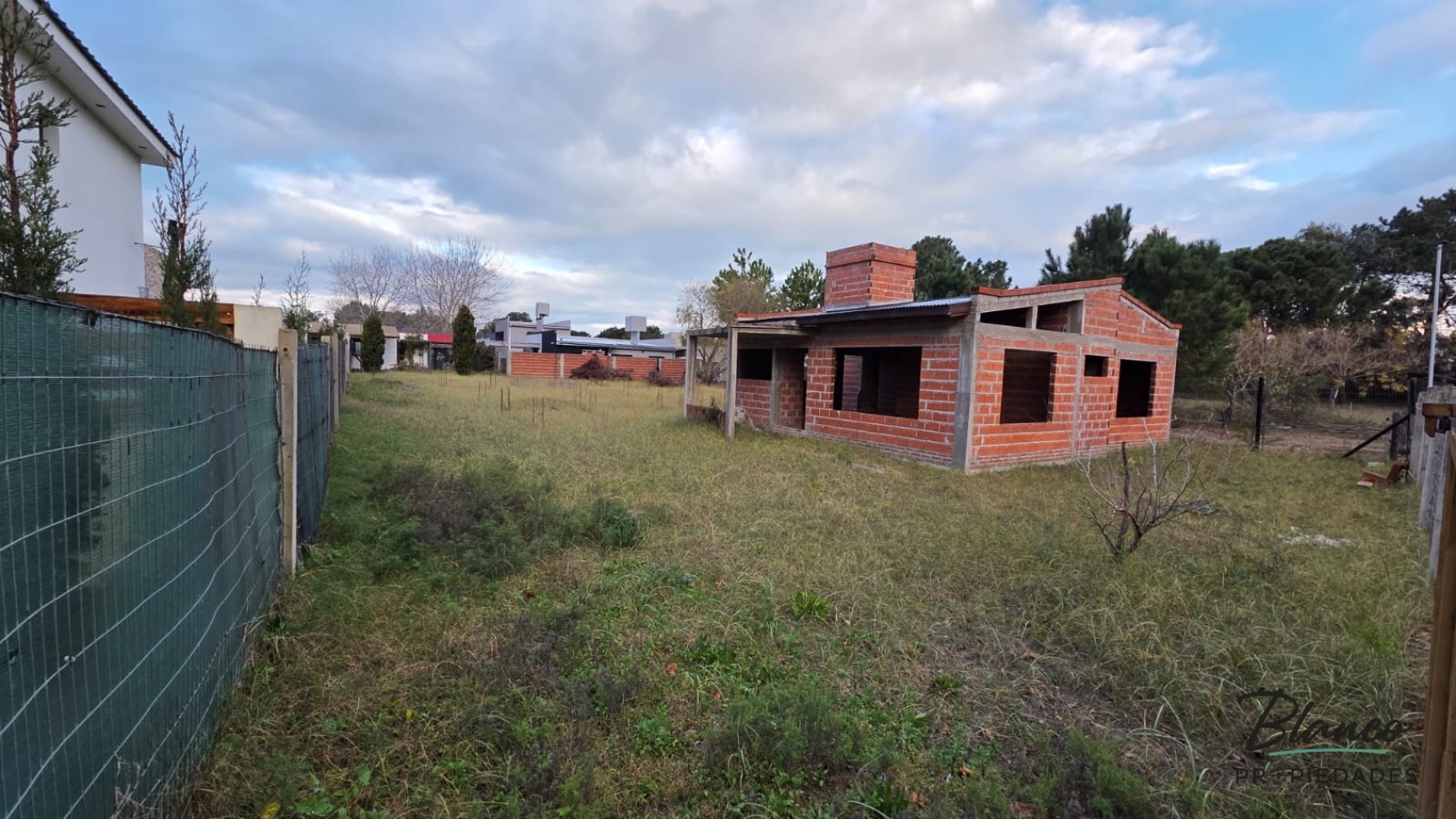 IDEAL PARA VIVIENDA PERMANENTE - CASA A TERMINAR EN BARRIO SAN RAFAEL