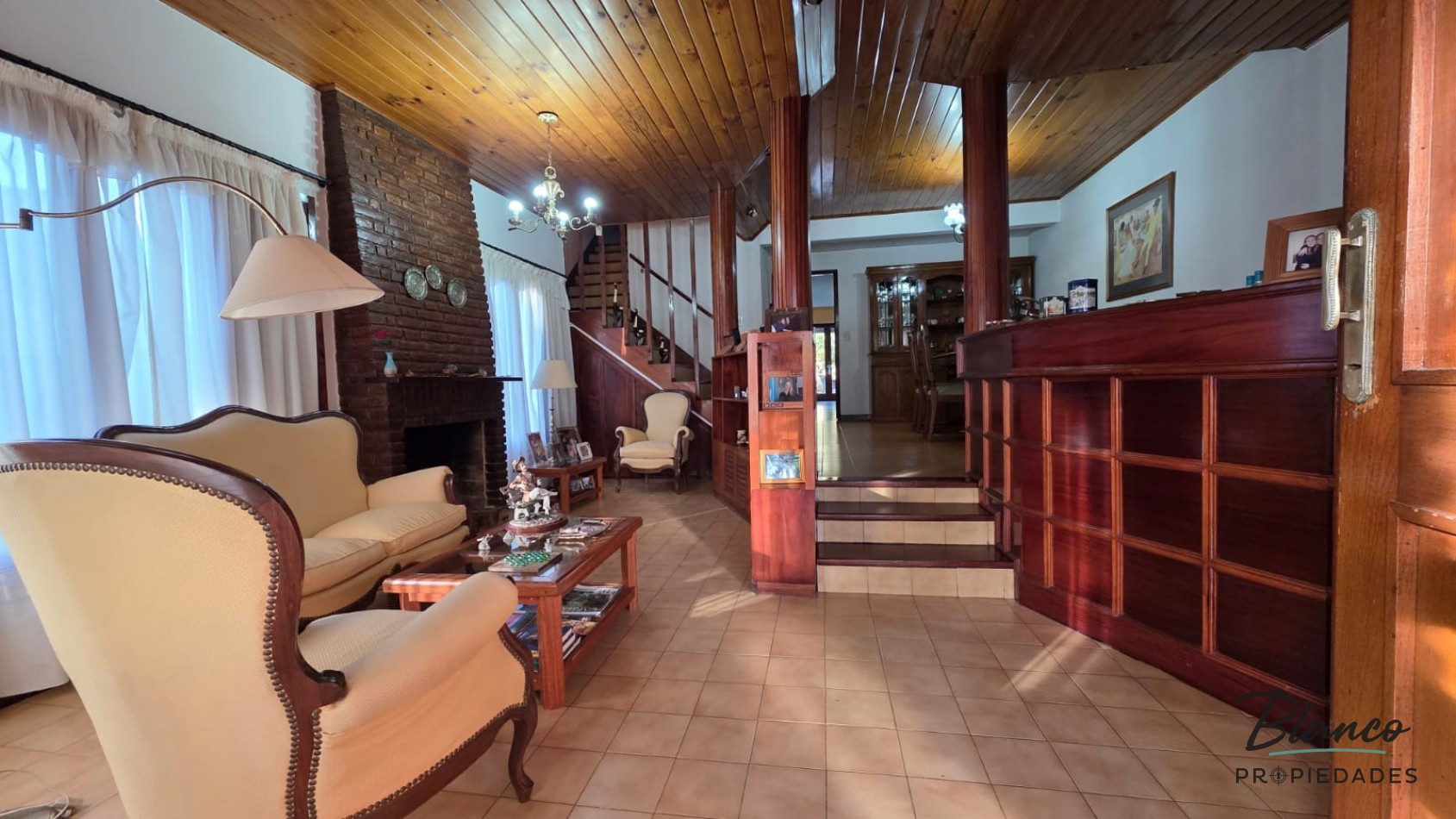  Importante Casa de Categoria de 6 Ambientes - Ideal Vivienda Permanente