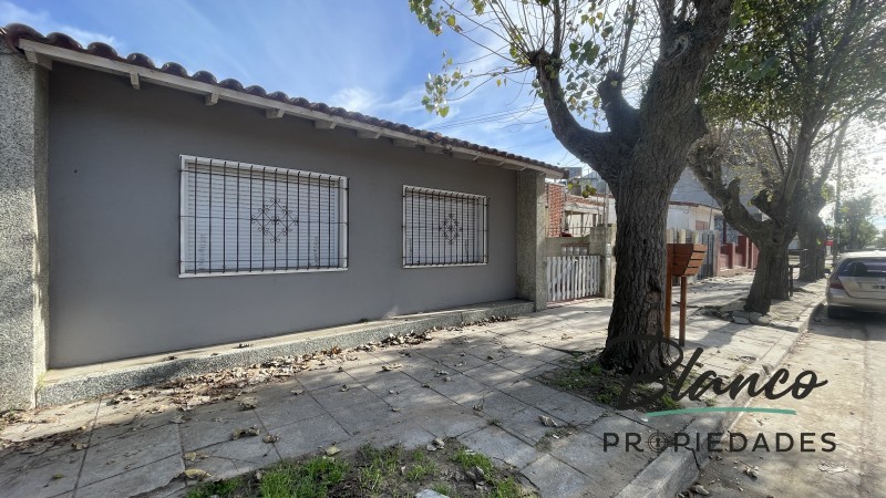 OPORTUNIDAD CASA DE 3 AMBIENTES AL FRENTE!!!