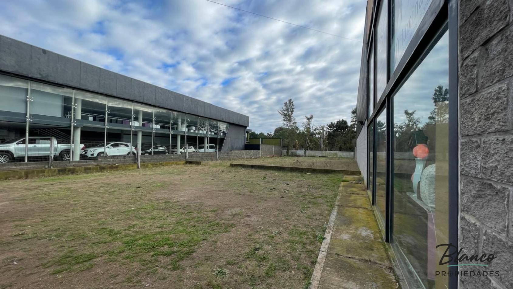 IMPORTANTE LOTE COMERCIAL SOBRE AV. LIBERTADOR