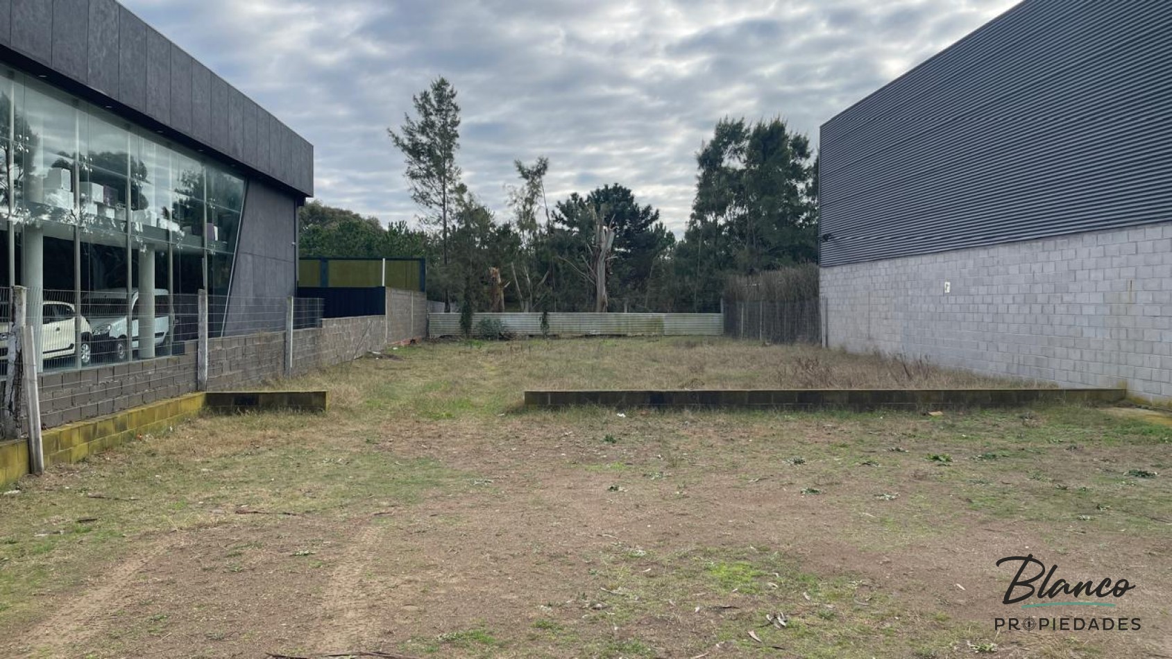 IMPORTANTE LOTE COMERCIAL SOBRE AV. LIBERTADOR
