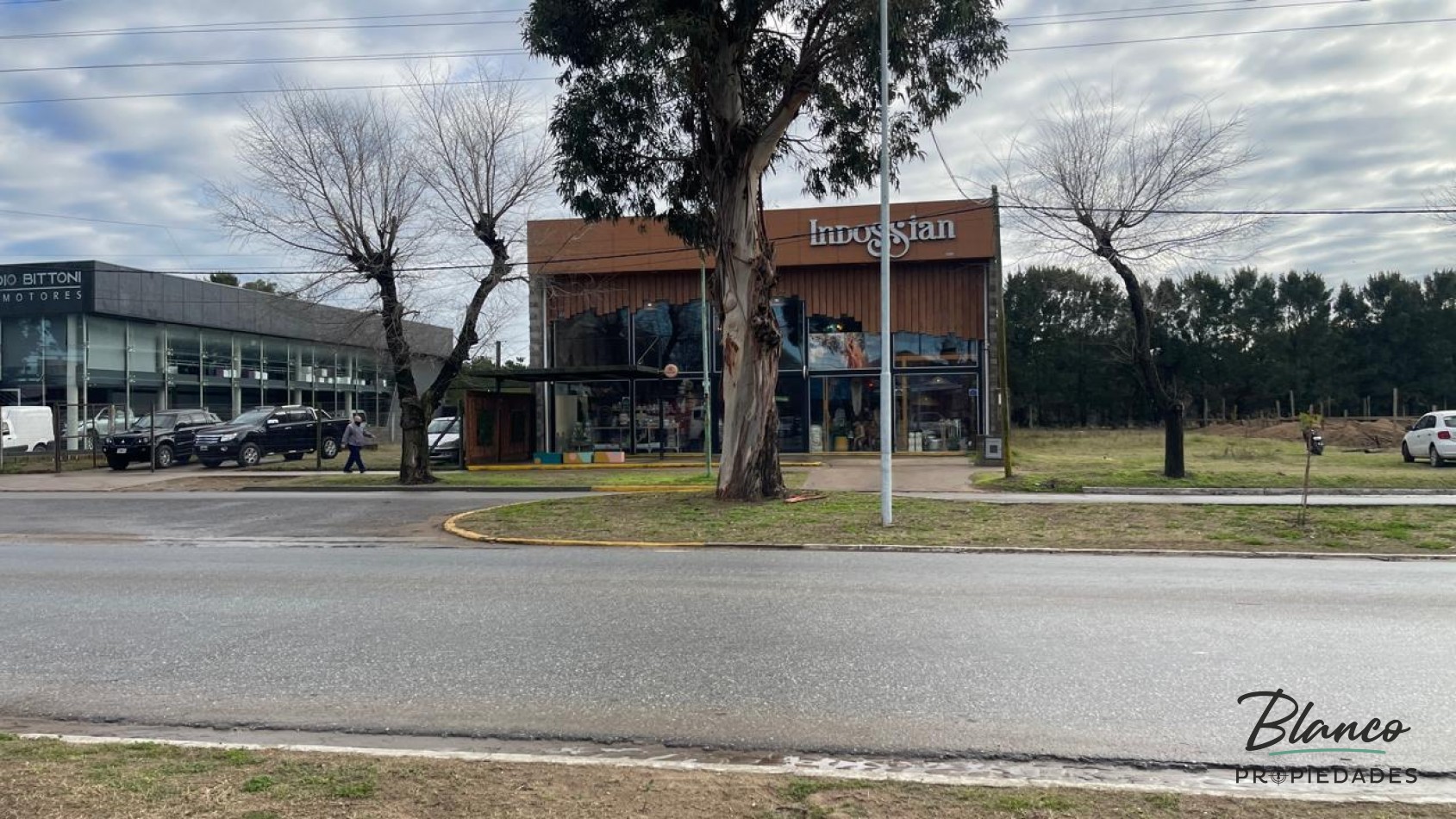 IMPORTANTE LOTE COMERCIAL SOBRE AV. LIBERTADOR