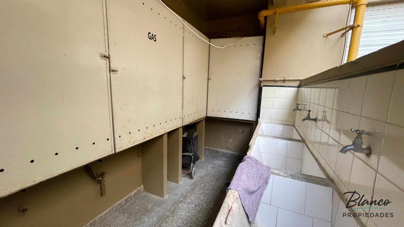 DEPARTAMENTO DE 2 AMBIENTES A METROS DE  AVENIDA  LIBERTADOR  EN 1° PISO