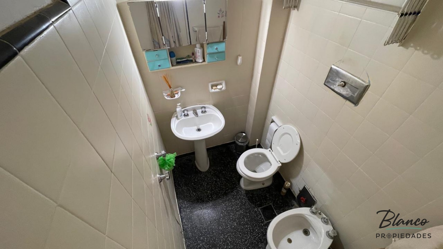 DEPARTAMENTO DE 2 AMBIENTES A METROS DE  AVENIDA  LIBERTADOR  EN 1° PISO
