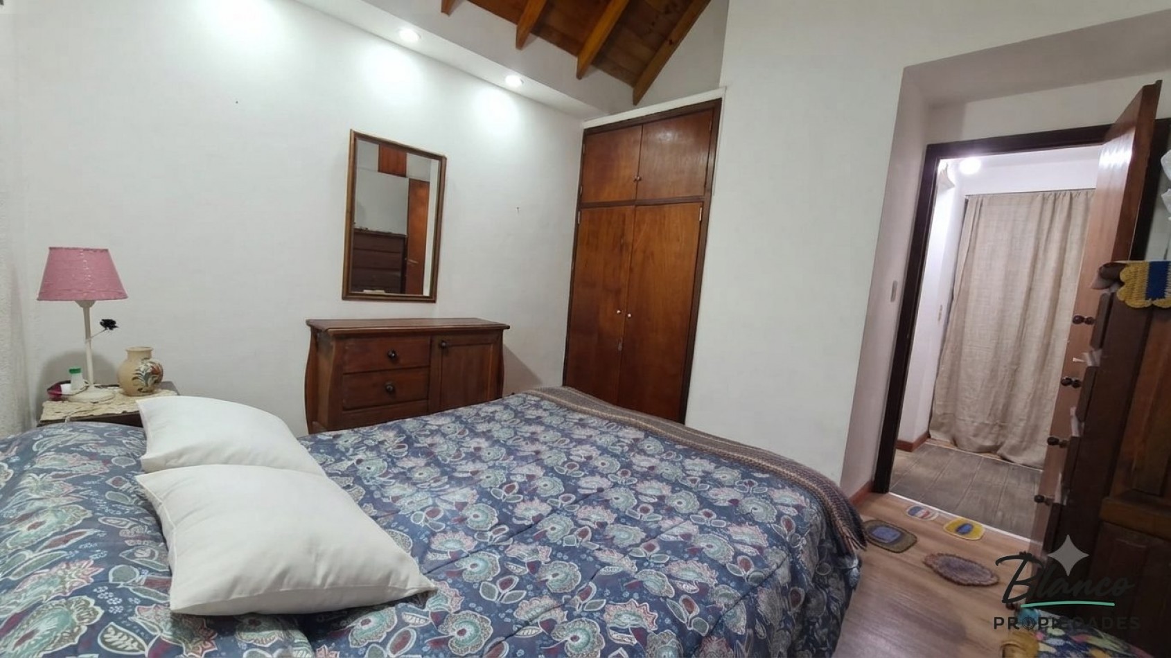 ¡IMPECABLE! PH al Frente 3 Ambientes con Todos los Servicios, Garage y Quincho
