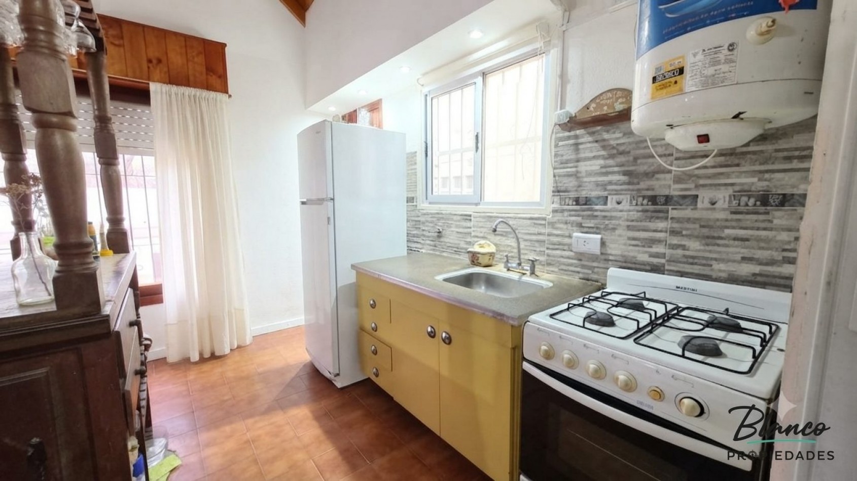 ¡IMPECABLE! PH al Frente 3 Ambientes con Todos los Servicios, Garage y Quincho