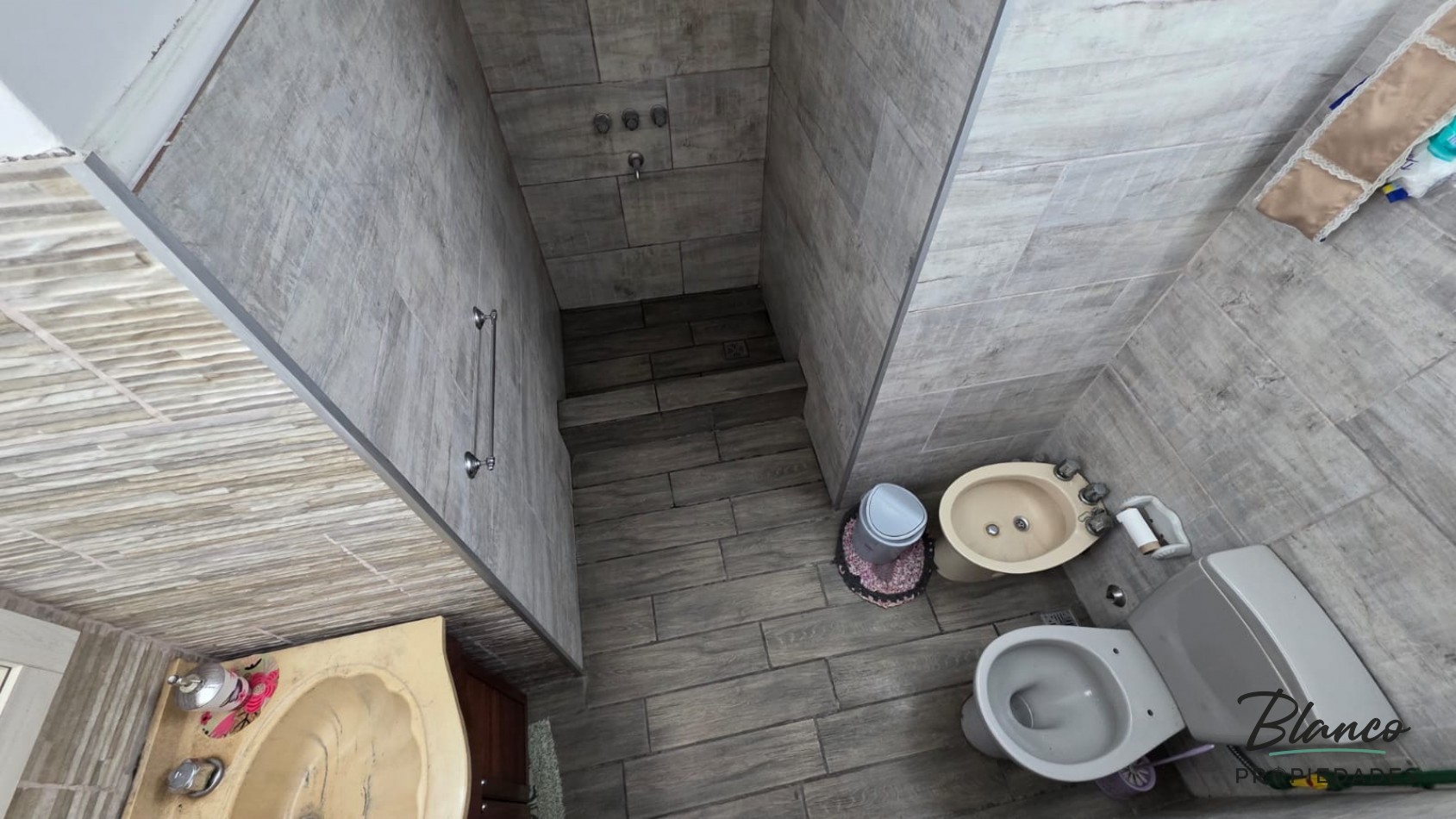 ¡IMPECABLE! PH al Frente 3 Ambientes con Todos los Servicios, Garage y Quincho