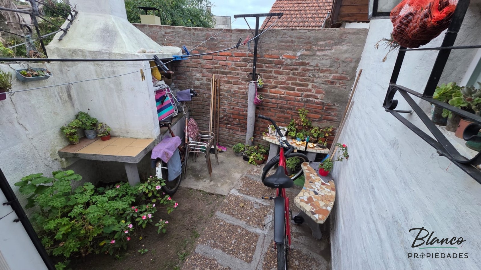 ¡IMPECABLE! PH al Frente 3 Ambientes con Todos los Servicios, Garage y Quincho