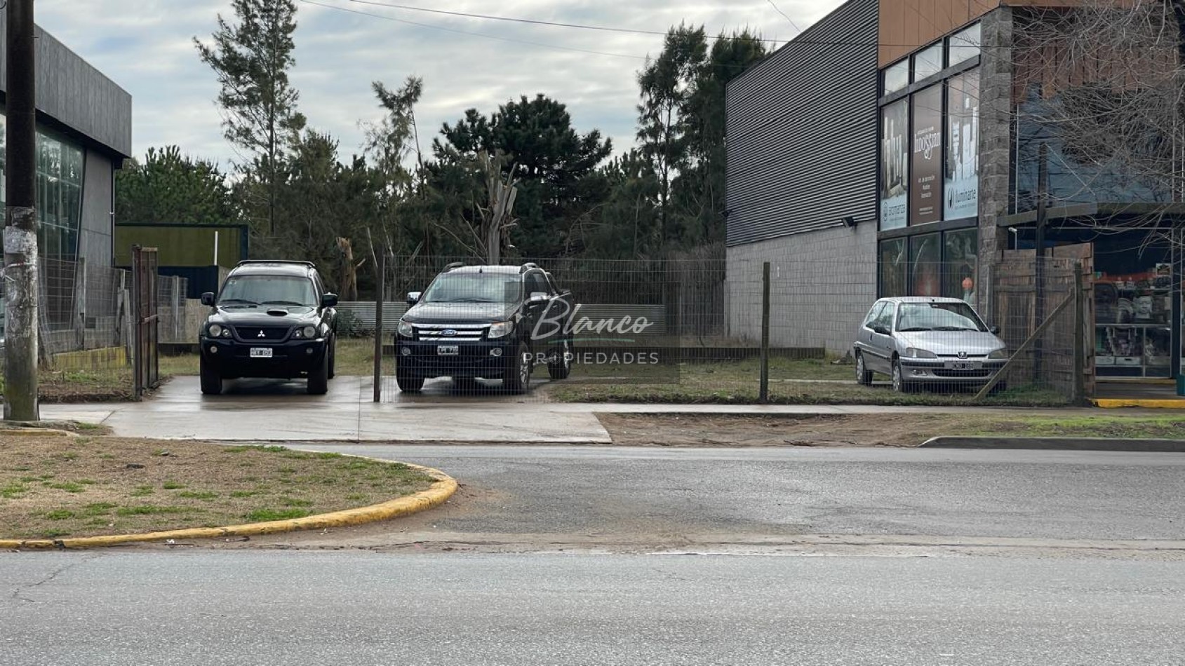 IMPORTANTE LOTE COMERCIAL SOBRE AV. LIBERTADOR