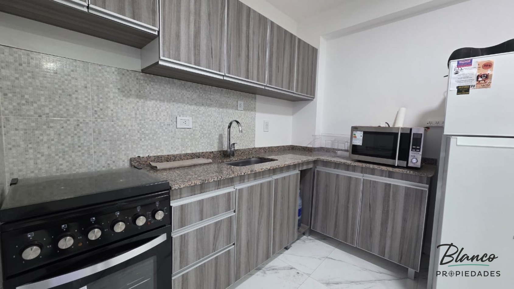 HERMOSO DPTO DE 3 AMBIENTES A MTS DEL MAR CON TERRAZA PROPIA!!!