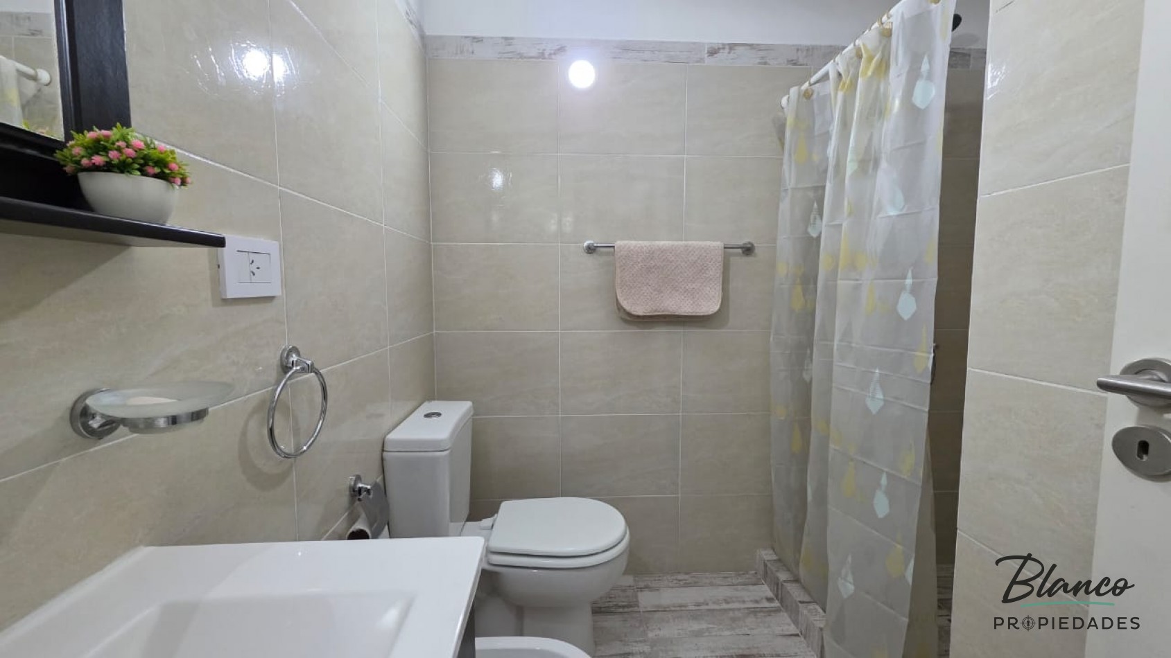 HERMOSO DPTO DE 3 AMBIENTES A MTS DEL MAR CON TERRAZA PROPIA!!!