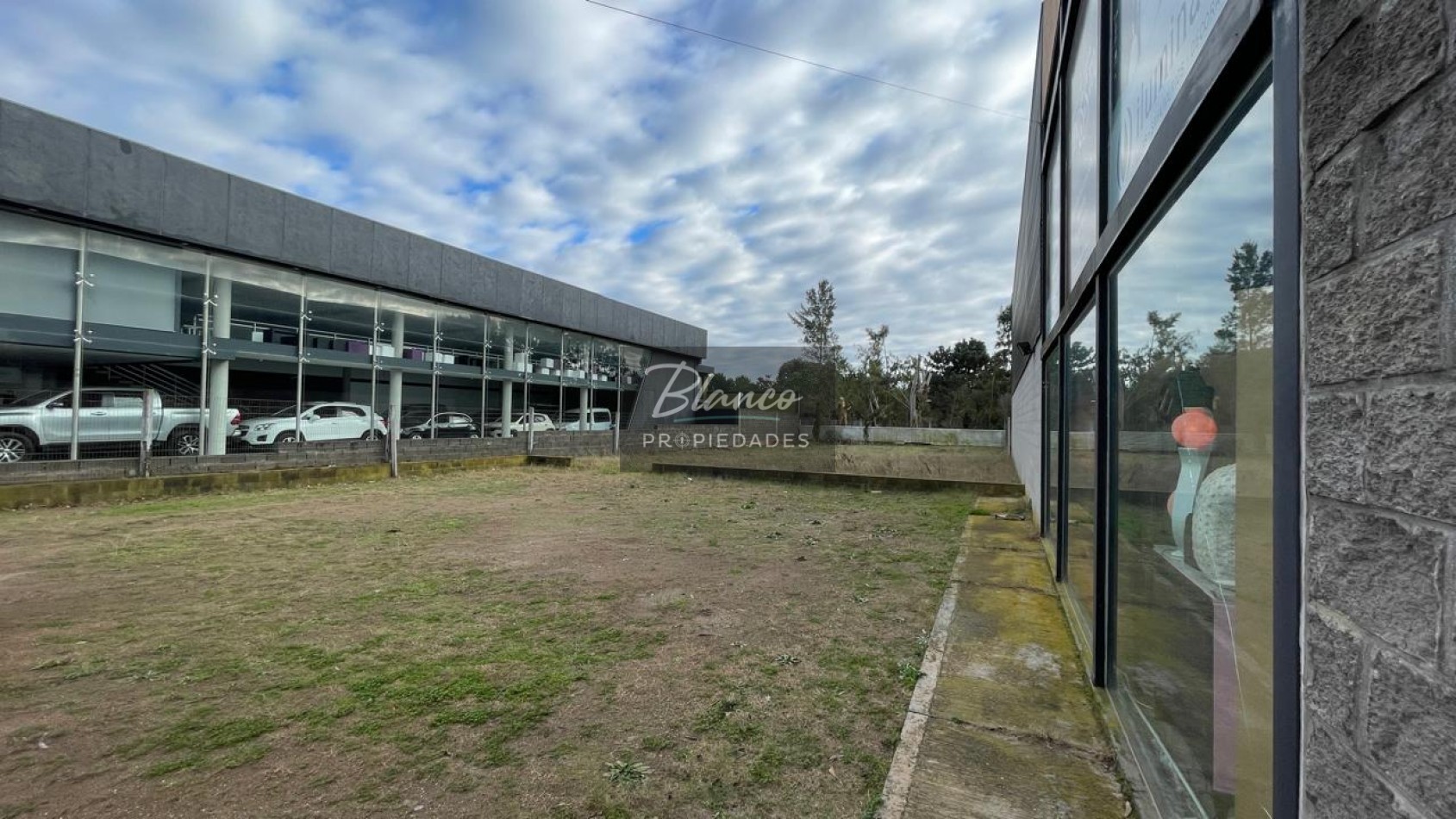 IMPORTANTE LOTE COMERCIAL SOBRE AV. LIBERTADOR