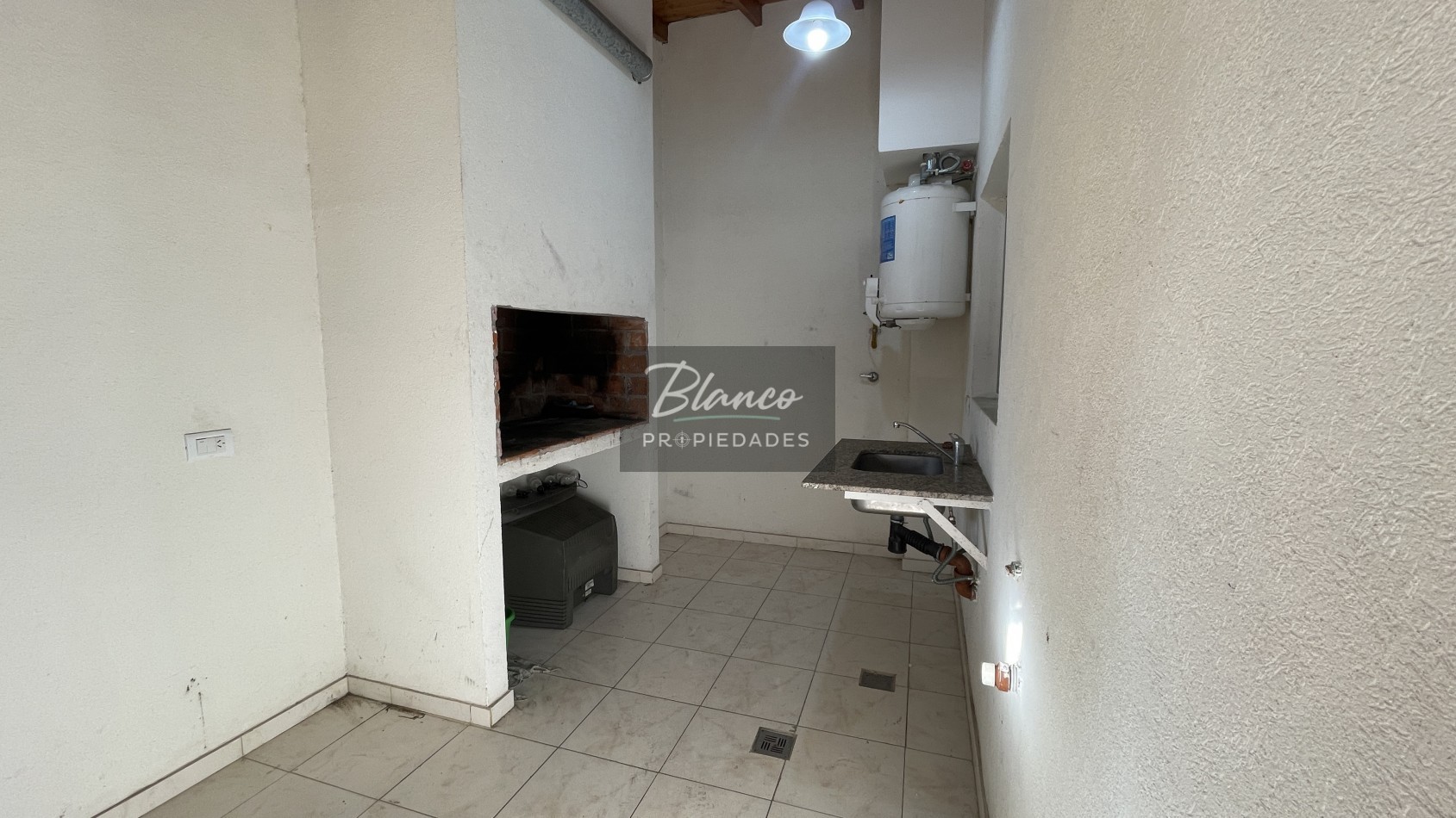 Hermoso 3 ambientes a 100mts del mar sin Expensas!!!