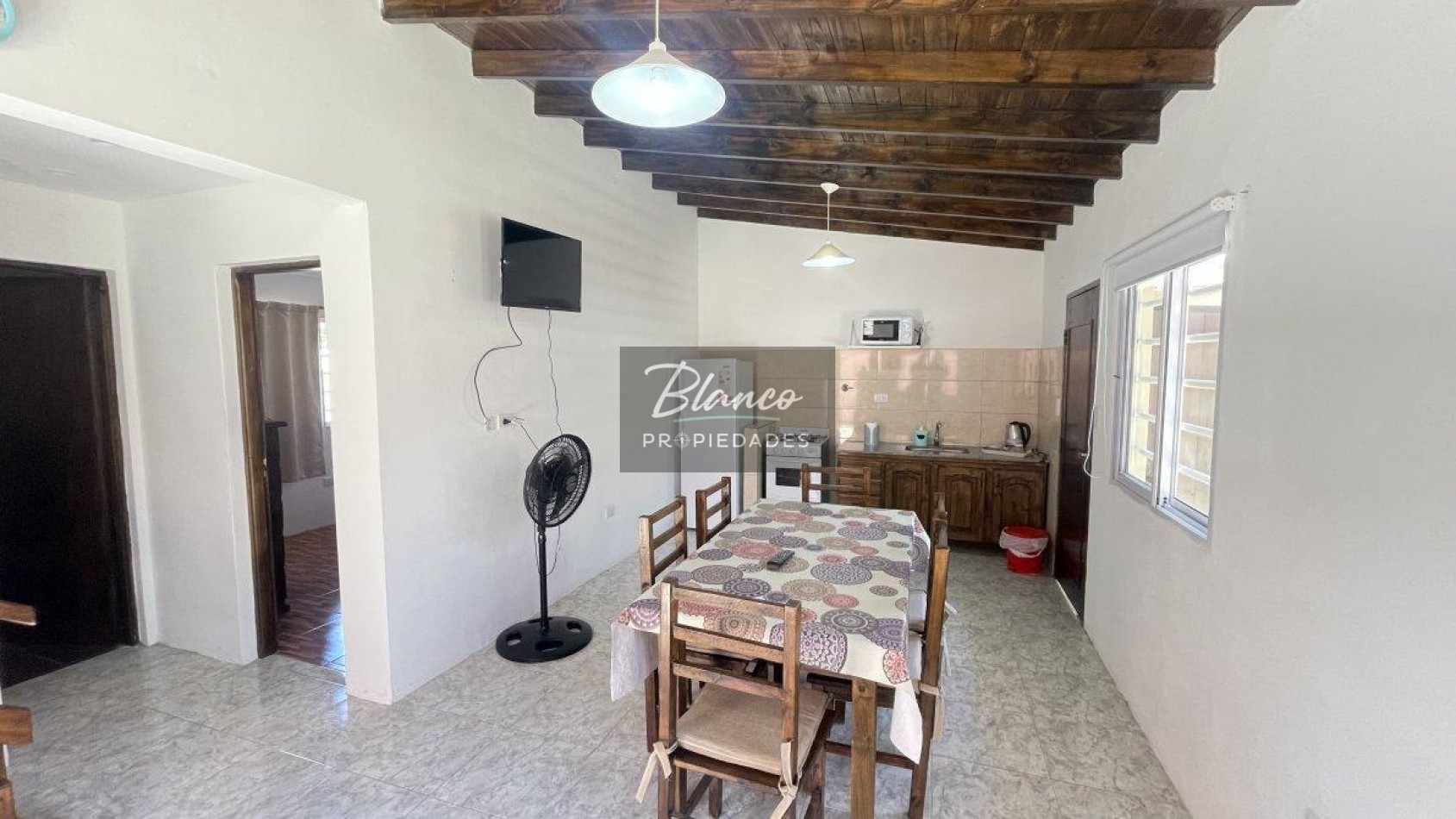 OPORTUNIDAD - CASA DE 3 AMBIENTES A MTS DEL MAR!!!