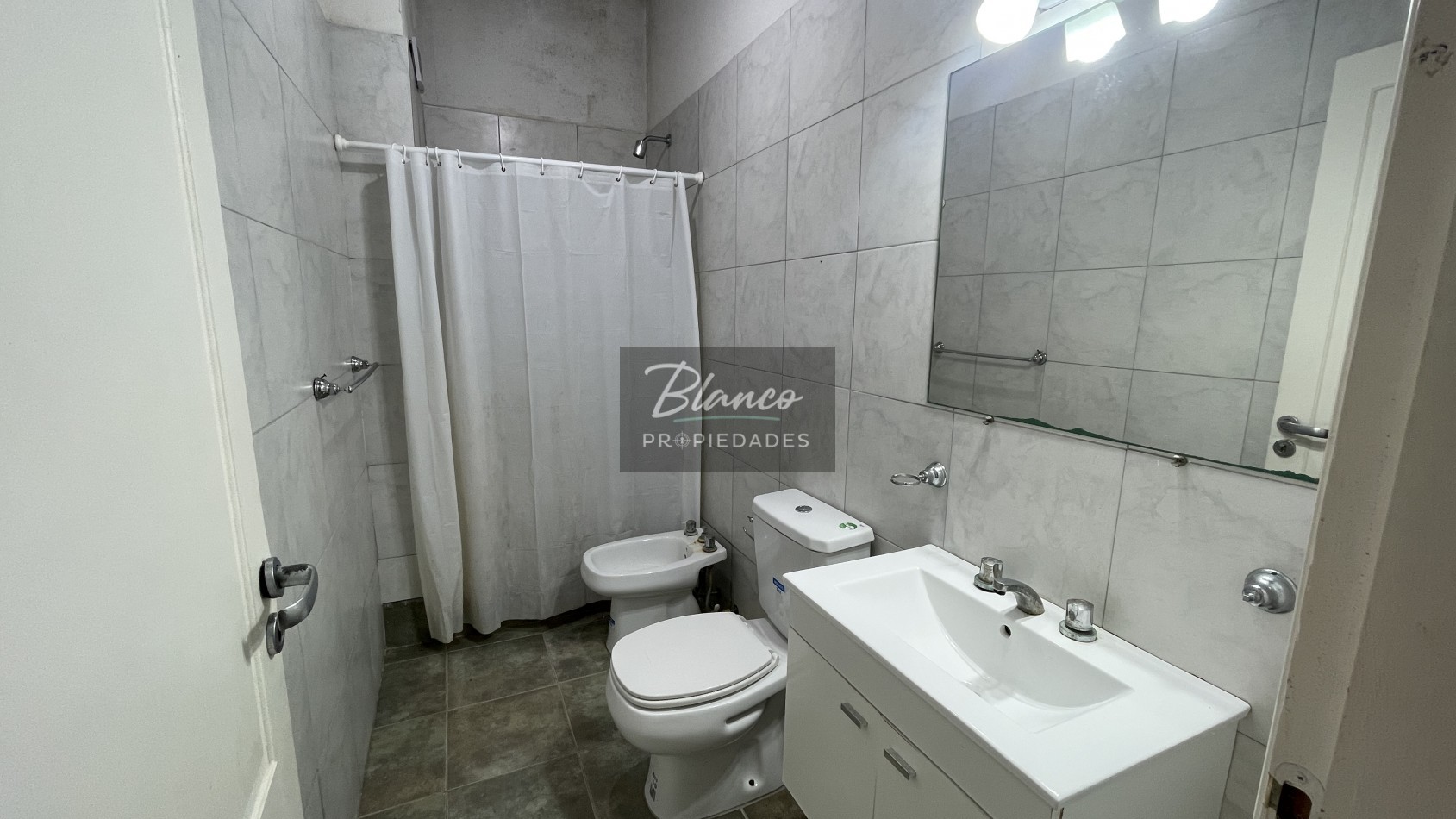 Hermoso 3 ambientes a 100mts del mar sin Expensas!!!