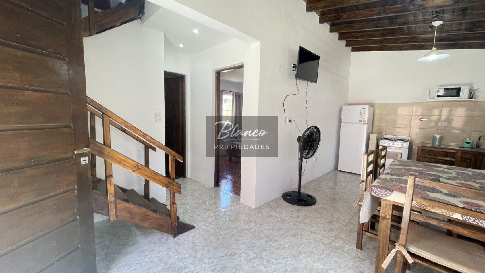 OPORTUNIDAD - CASA DE 3 AMBIENTES A MTS DEL MAR!!!