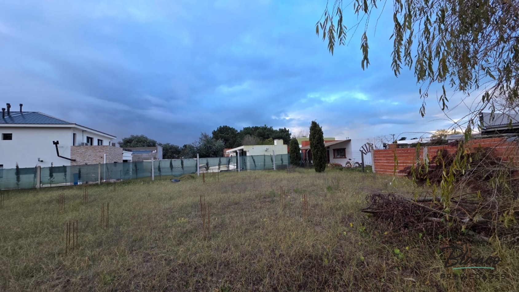 IDEAL PARA VIVIENDA PERMANENTE - CASA A TERMINAR EN BARRIO SAN RAFAEL