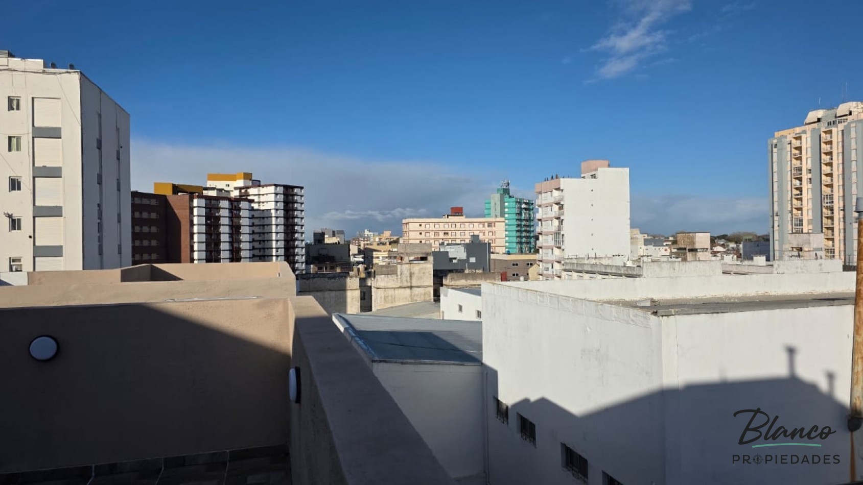 HERMOSO DPTO DE 3 AMBIENTES A MTS DEL MAR CON TERRAZA PROPIA!!!