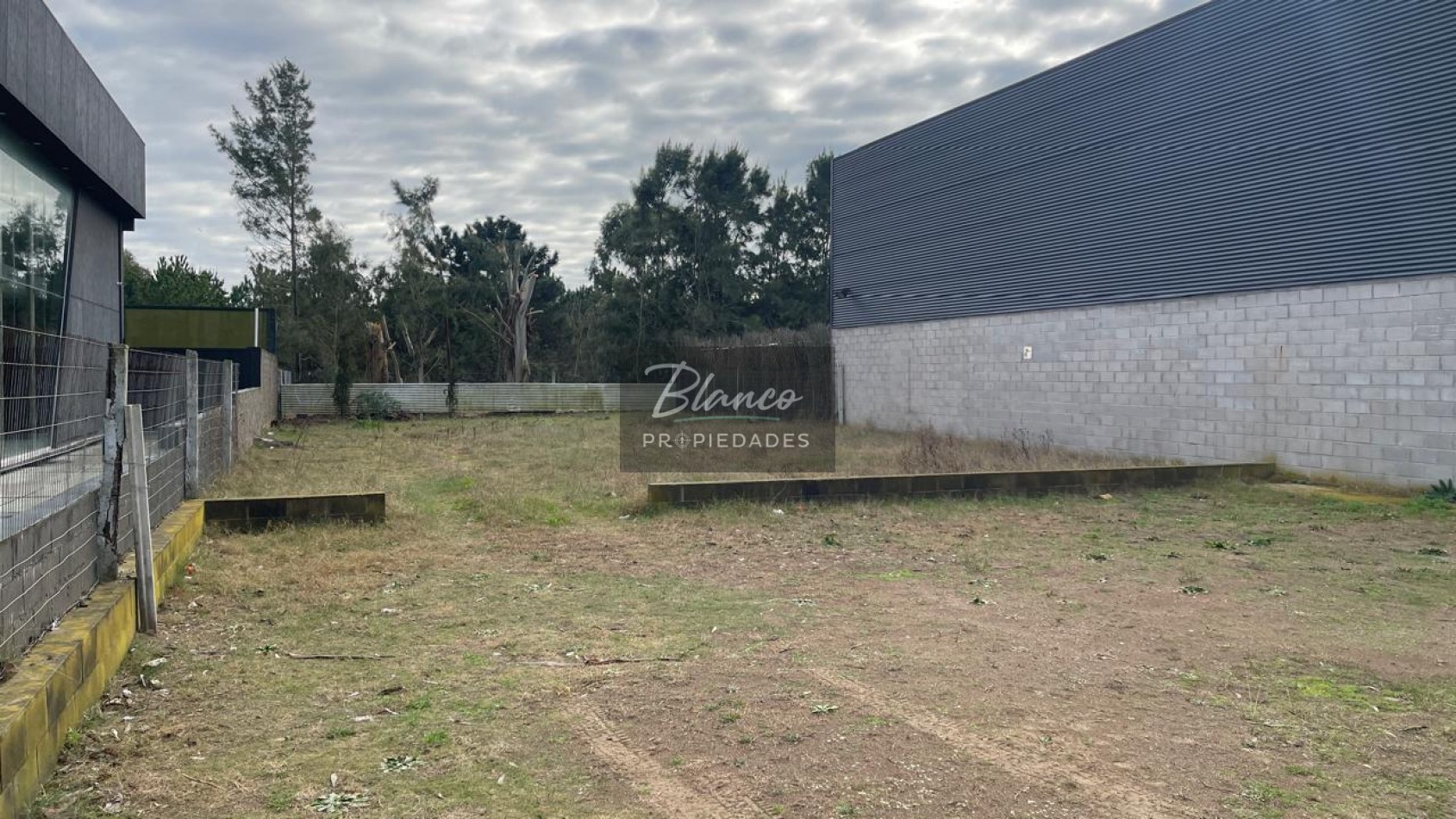 IMPORTANTE LOTE COMERCIAL SOBRE AV. LIBERTADOR