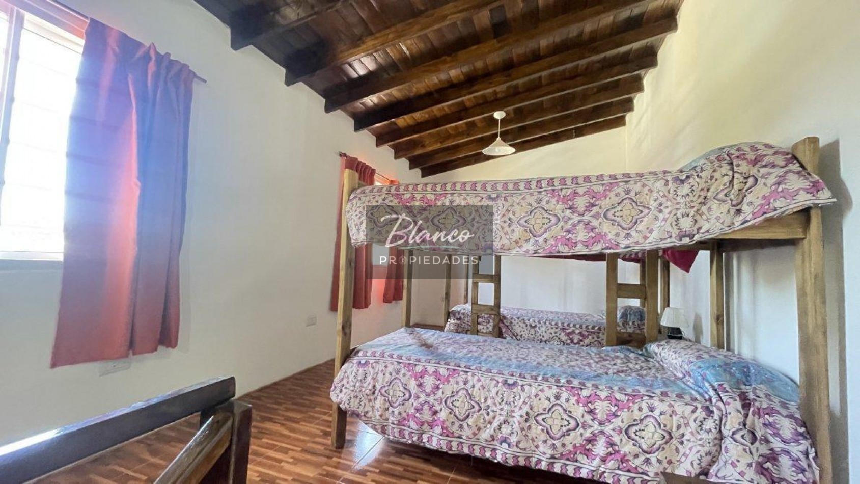 OPORTUNIDAD - CASA DE 3 AMBIENTES A MTS DEL MAR!!!