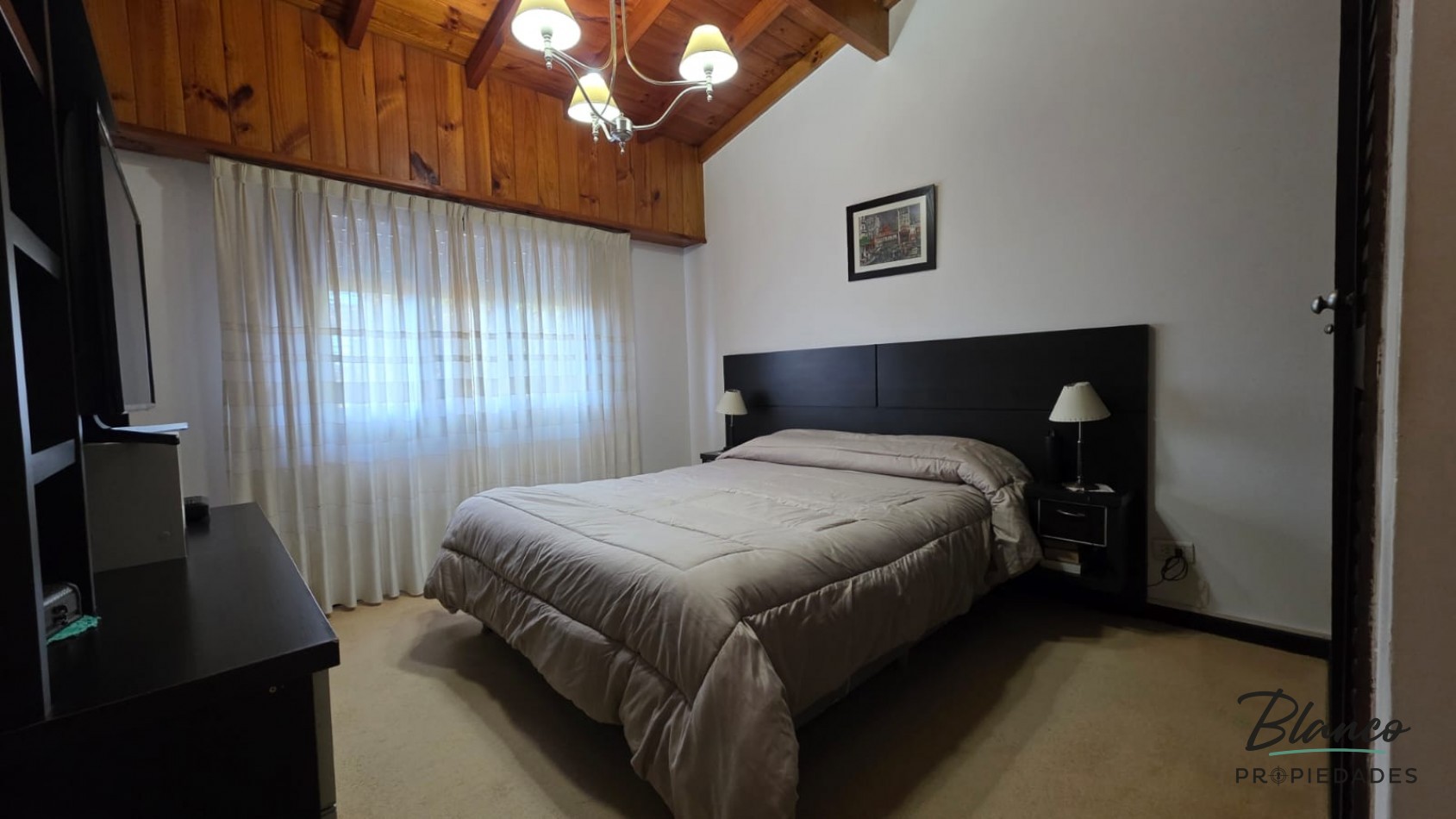  Importante Casa de Categoria de 6 Ambientes - Ideal Vivienda Permanente