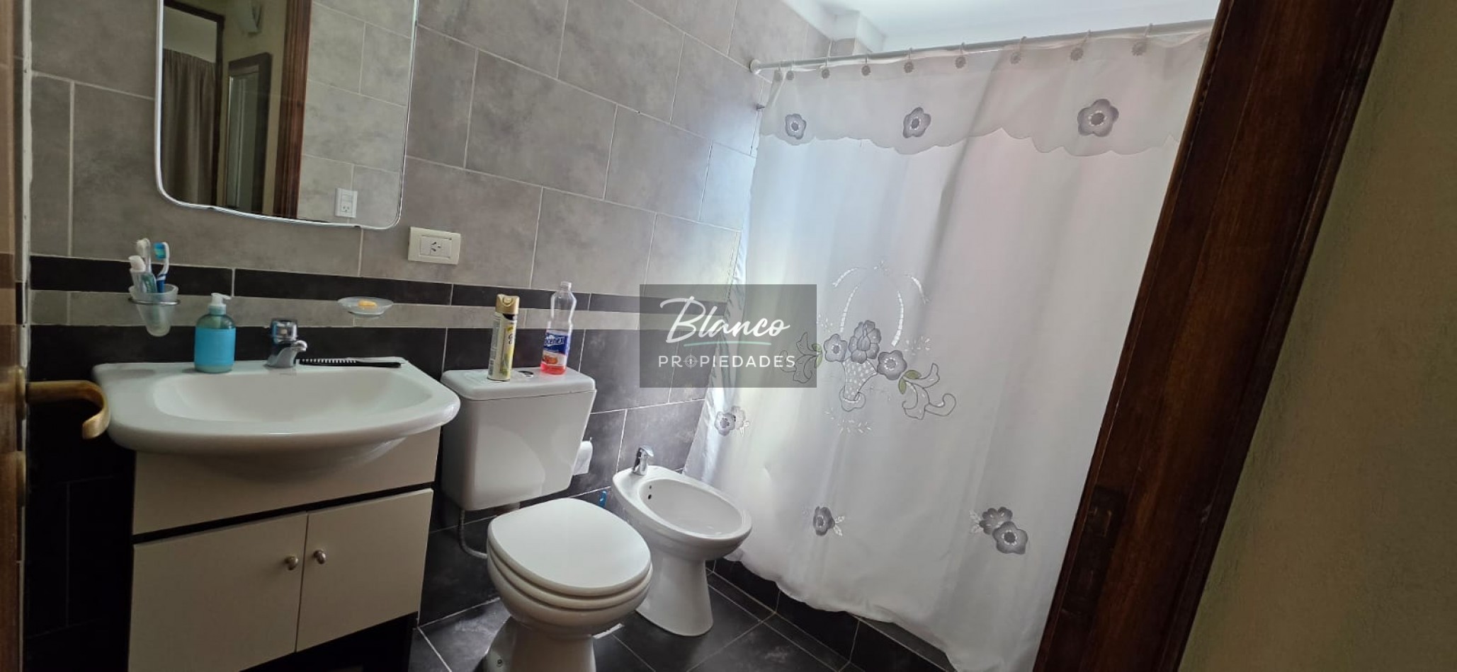 Hermoso 2 ambientes a mts del mar!!!