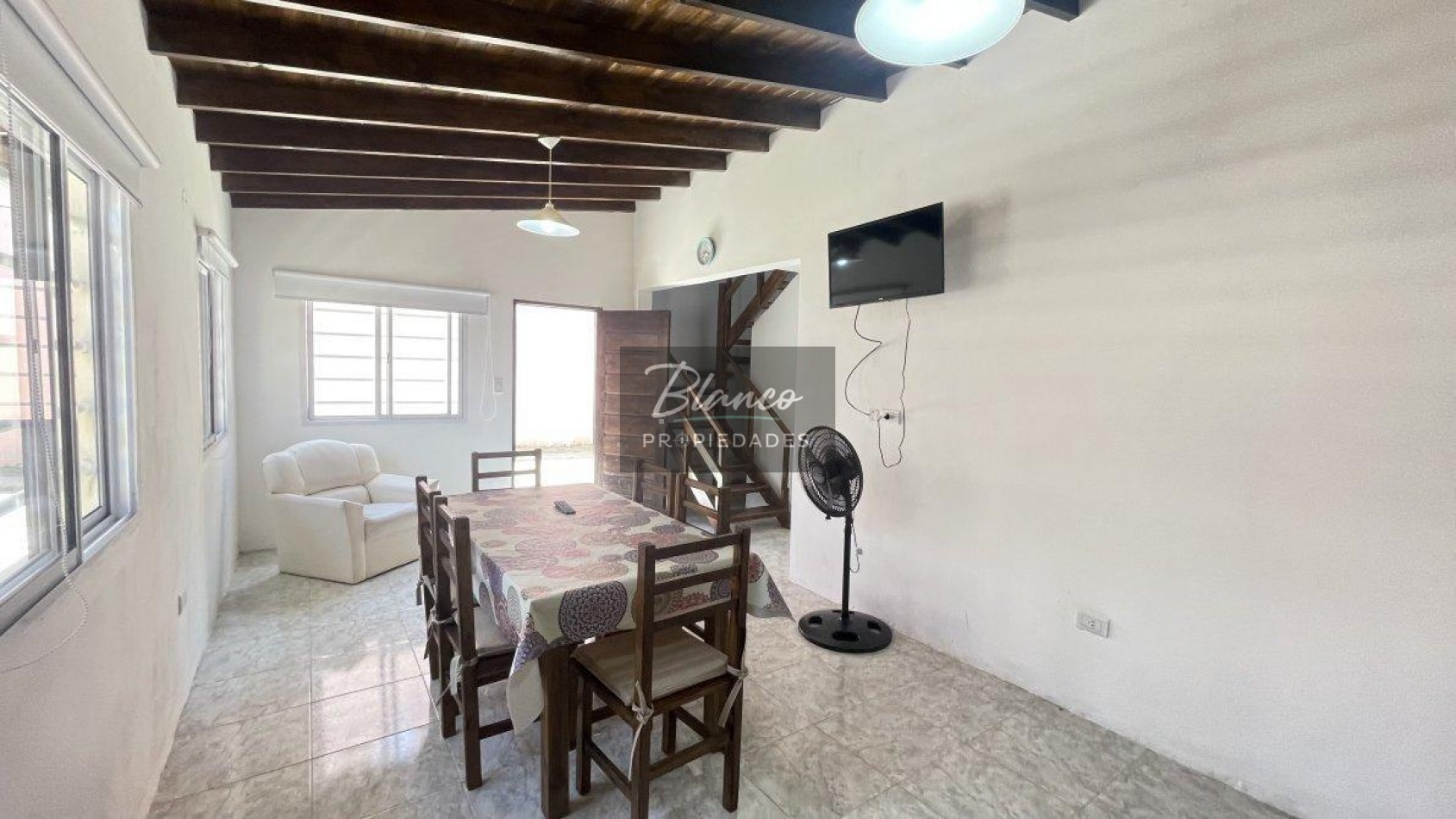 OPORTUNIDAD - CASA DE 3 AMBIENTES A MTS DEL MAR!!!