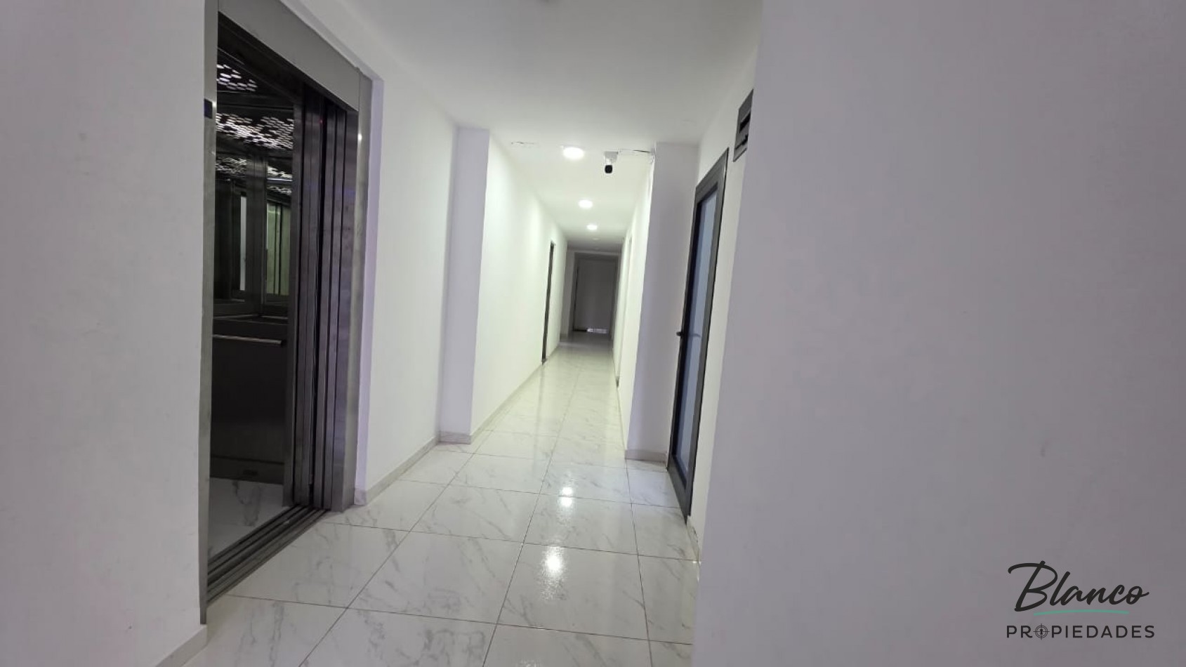 HERMOSO DPTO DE 3 AMBIENTES A MTS DEL MAR CON TERRAZA PROPIA!!!