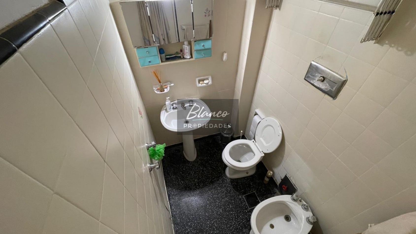 DEPARTAMENTO DE 2 AMBIENTES A METROS DE  AVENIDA  LIBERTADOR  EN 1° PISO