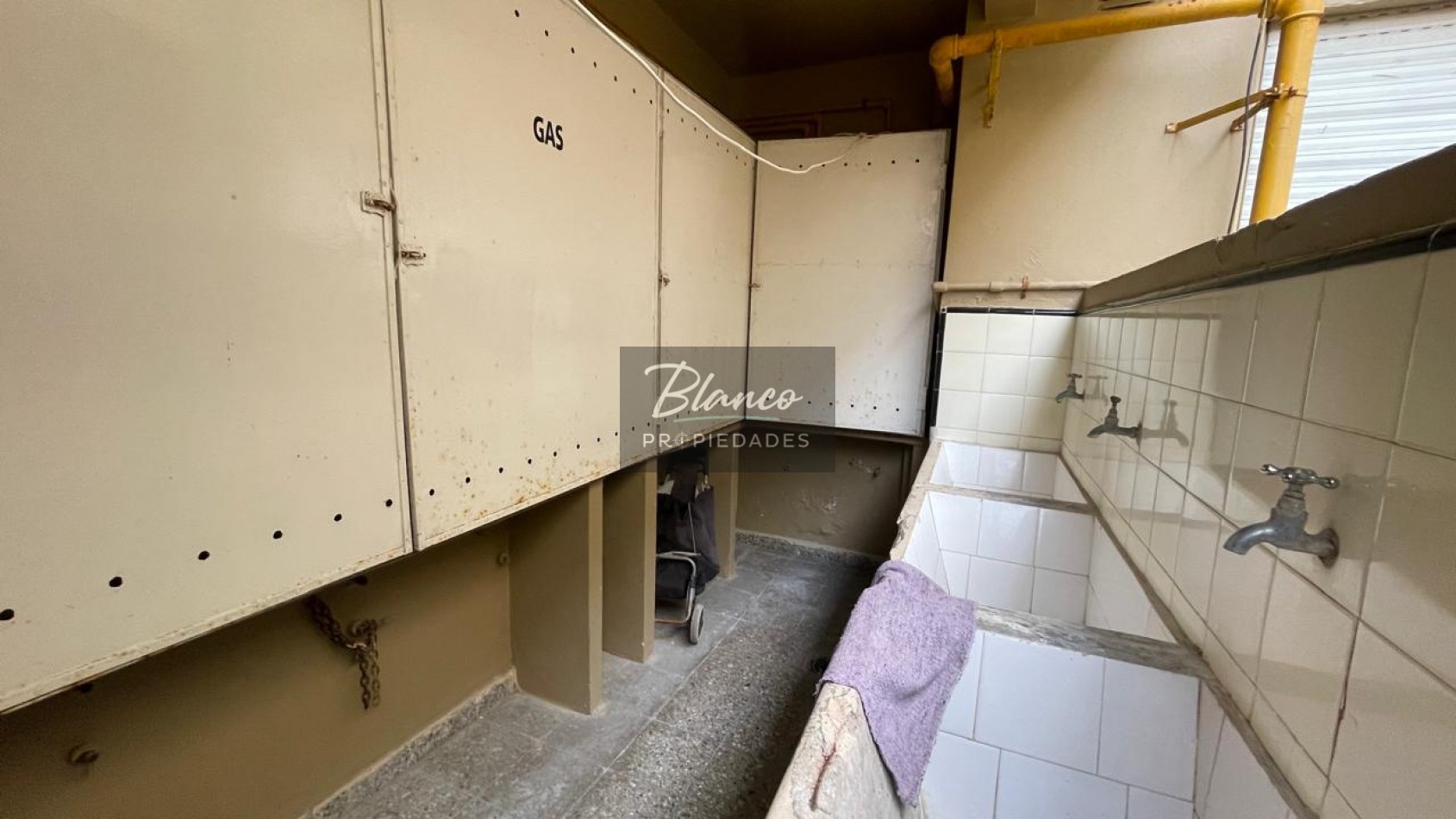 DEPARTAMENTO DE 2 AMBIENTES A METROS DE  AVENIDA  LIBERTADOR  EN 1° PISO