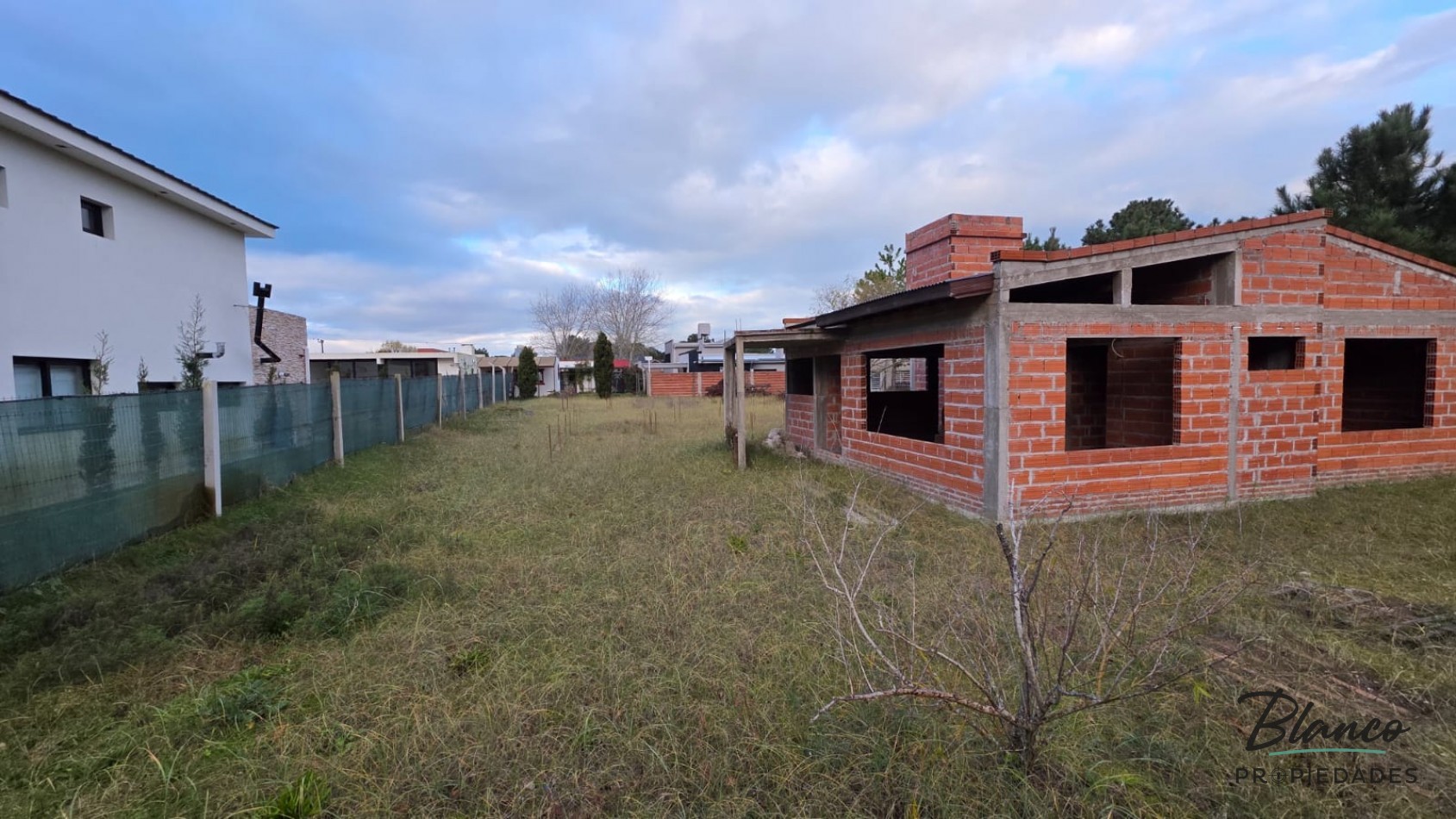 IDEAL PARA VIVIENDA PERMANENTE - CASA A TERMINAR EN BARRIO SAN RAFAEL