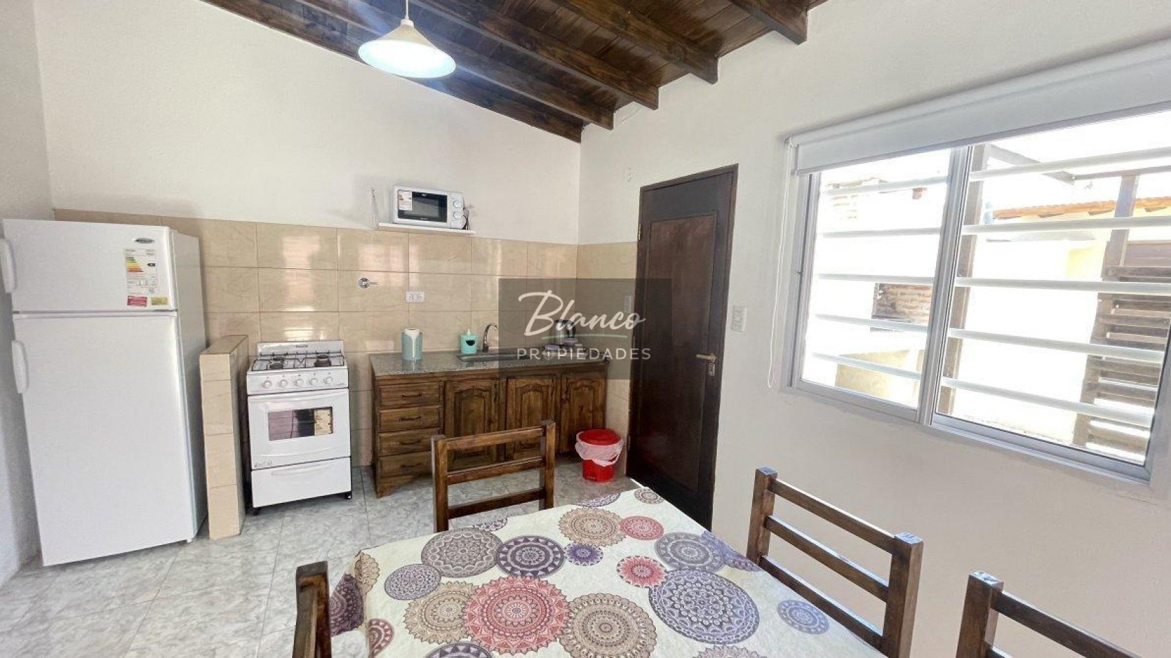 OPORTUNIDAD - CASA DE 3 AMBIENTES A MTS DEL MAR!!!