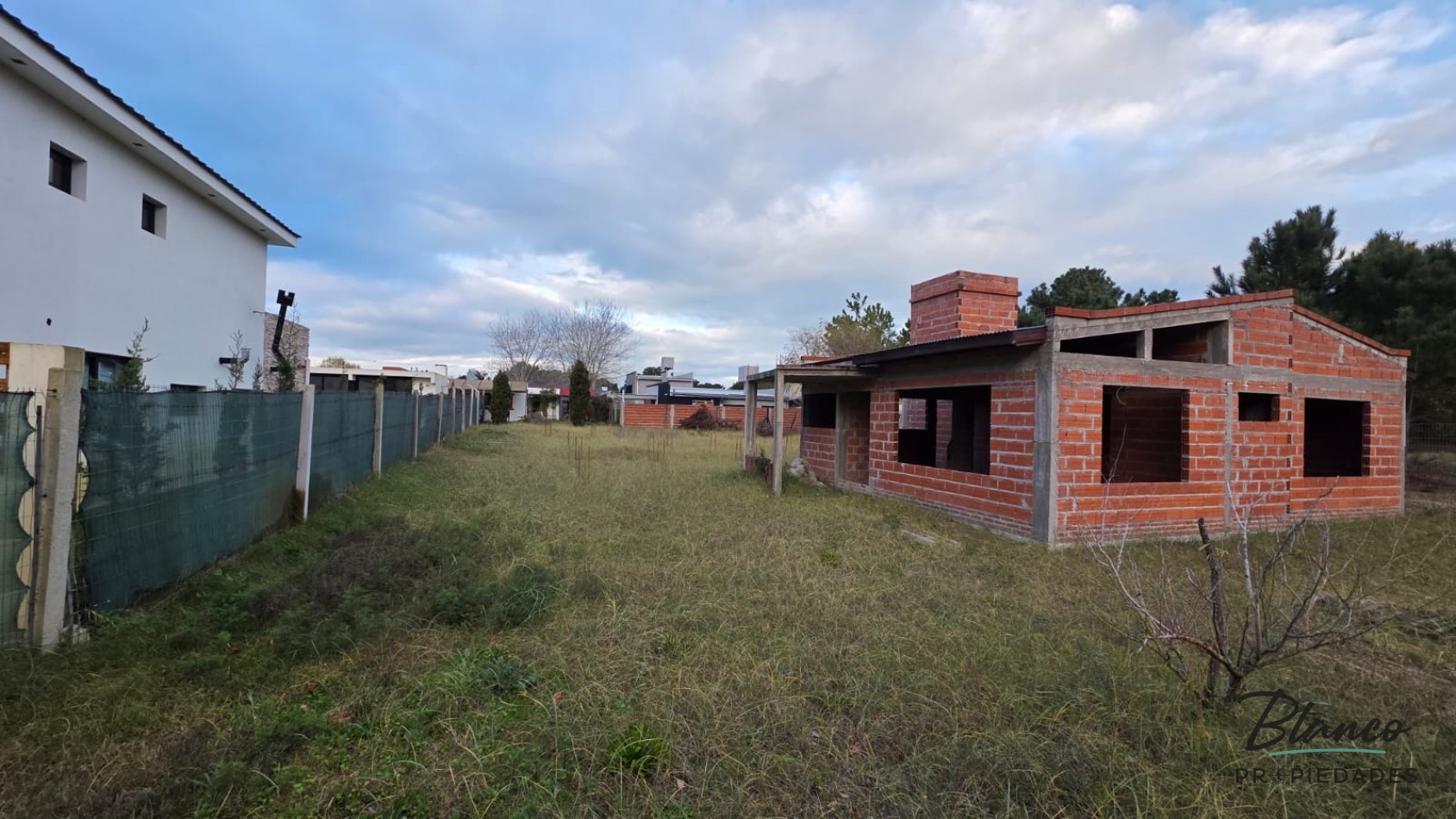 IDEAL PARA VIVIENDA PERMANENTE - CASA A TERMINAR EN BARRIO SAN RAFAEL