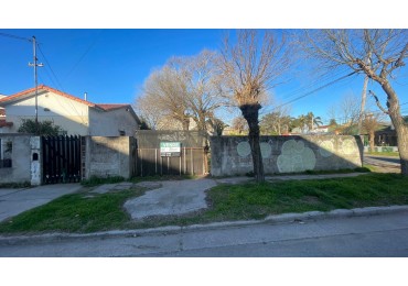Excelente Lote  en esquina - Apto Comercial