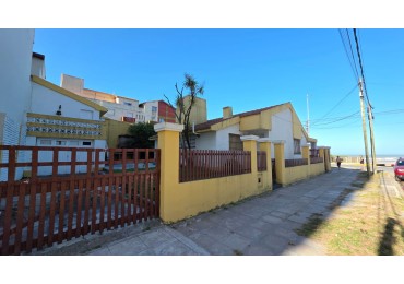 Hermosa casa de 4 ambientes + Departamento Frente al Mar!!!