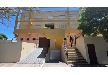 2 Ambientes al frente en pleno centro