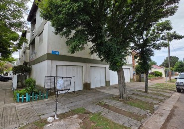 OPORTUNIDAD - 3 AMB CON GARAJE Y GAS NATURAL A REMODELAR!!!