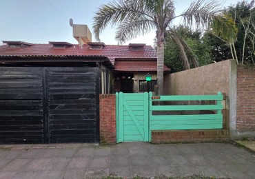 chalet de 4 ambientes sobre la calle La Rioja al 1100