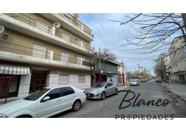 DEPARTAMENTO DE 2 AMBIENTES A METROS DE  AVENIDA  LIBERTADOR  EN 1° PISO
